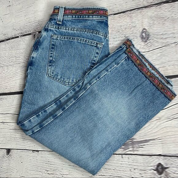 Old Navy Denim - OLD NAVY women's blue boho crop ankle jeans with embroidery trim boho, size 6